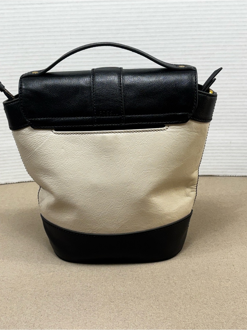 Fossil Colorblock Leather Turnlock Bucket Bag - Picture 4 of 16